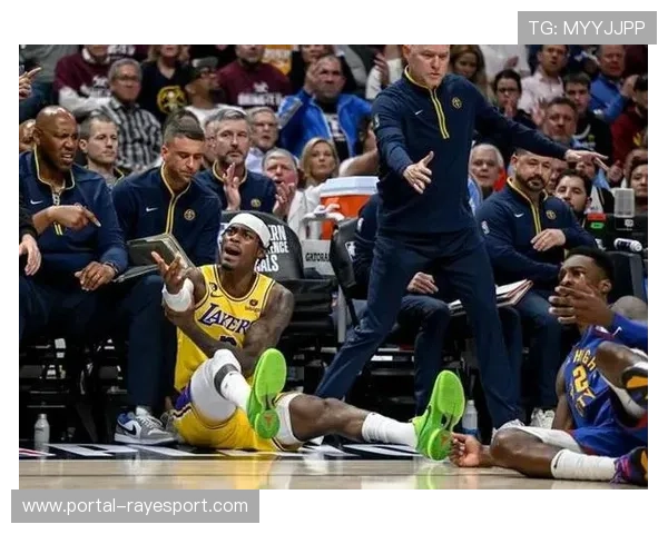 湖人勇士季前赛爆发激烈冲突追梦格林与范德比尔特险些全面开战