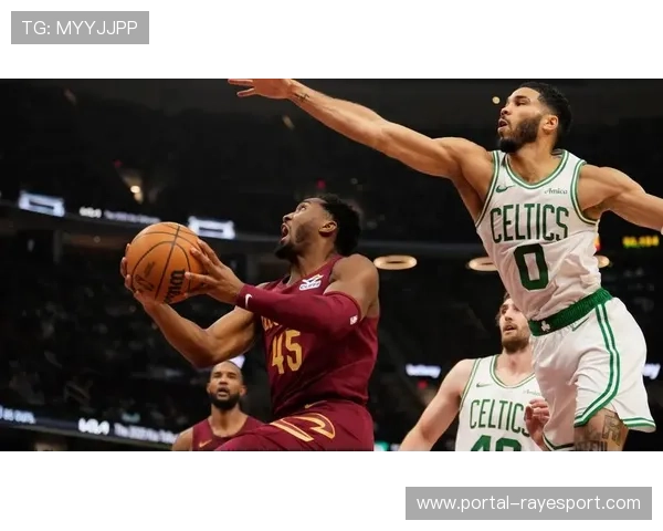 老鹰快速转换体系遇凯尔特人顶级防守，风格碰撞成关键