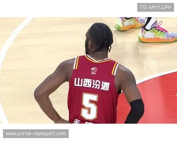 终场哨响，山西队六名球员犯满离场创决赛罕见纪录